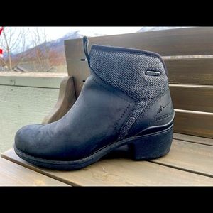 Merrell Chateau Mid Pull Waterproof Booties size 7